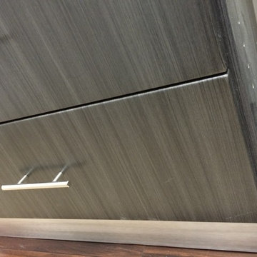 Modern Gray / Aluminum