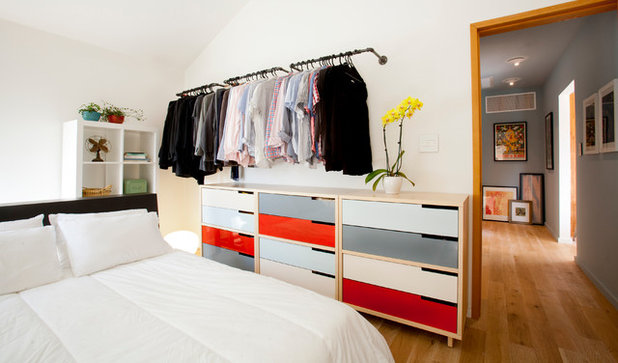 Contemporary Bedroom by ilumus, llc.