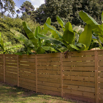 Horizontal privacy fence with rail fence