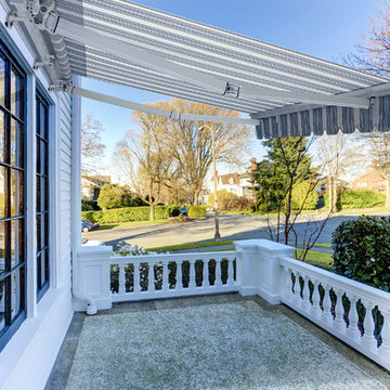 Series 7700 adds shade to elegant patio