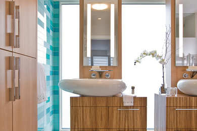 Example of a trendy bathroom design in New York