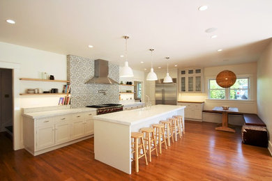 Photo of a large traditional kitchen in Los Angeles.