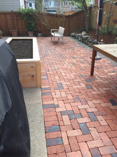 How Brick Fits Into Today’s Gardens