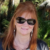 Sandy Embrolis foto