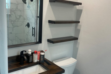 Example of a minimalist bathroom design in Tampa