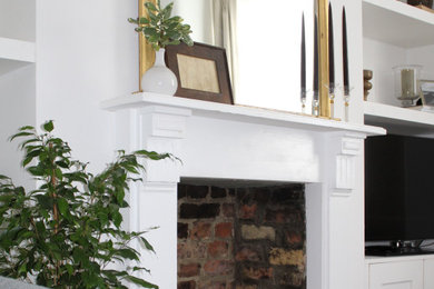 Example of a mid-sized transitional living room design in Kent