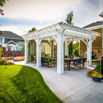 Family Size | Newel Pergola Kit w/Cantilevered Barbeque Cover