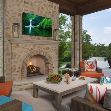 Outdoor Living Areas & Pools
