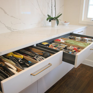 Kitchen bright white