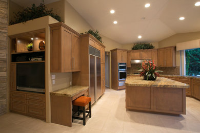 Home design - traditional home design idea in Los Angeles