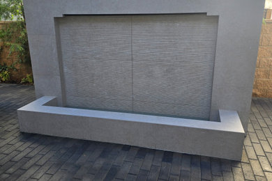 Inspiration for a modern home design remodel in Los Angeles