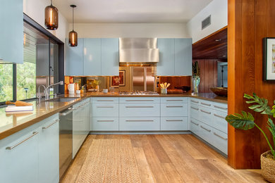 Example of a 1960s kitchen design in Los Angeles
