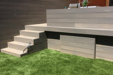Modelo de patio moderno de tamaño medio en patio trasero