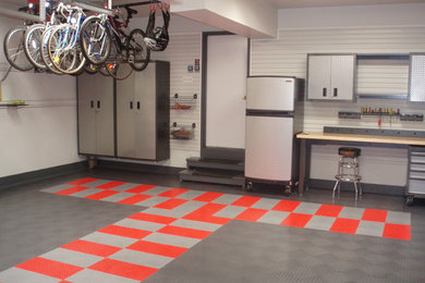 Example of a minimalist garage design in Miami