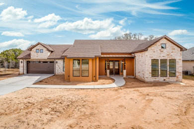 Southwestern exterior home idea in Dallas