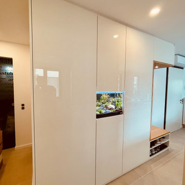 Garderobe mit integrierten Aquarium