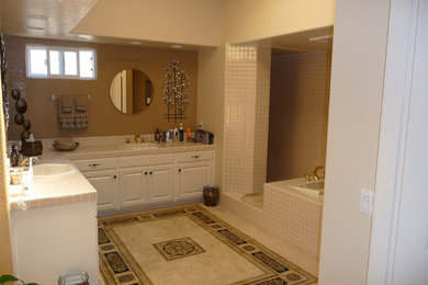 Example of a classic bathroom design in Los Angeles