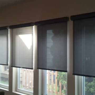 Sunscreen roller shades