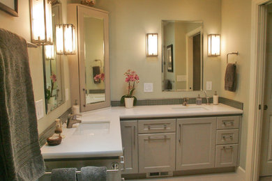 Inspiration for a contemporary bathroom remodel in San Francisco