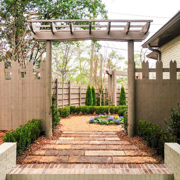 Courtyard Garden & Screened Porch