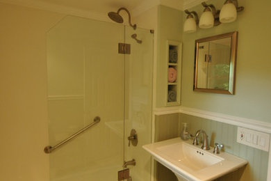 Example of a classic kitchen design in New York