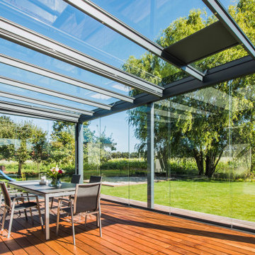 Terrassendach - Glashaus an einem modernen Einfamilienhaus