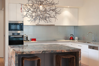 Inspiration for a contemporary kitchen in Melbourne.