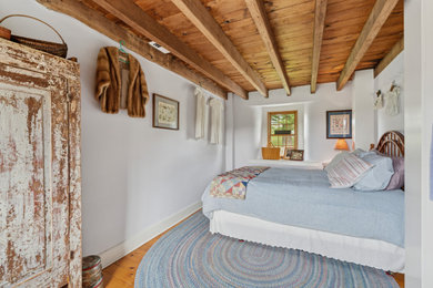 Home design - farmhouse home design idea in Philadelphia