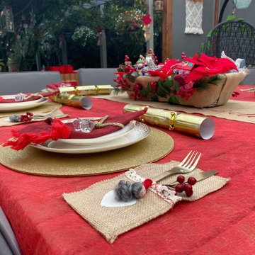 Outdoor Christmas table setting