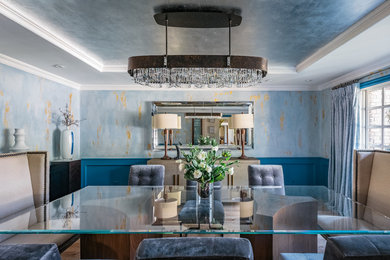 Example of a dining room design in Los Angeles