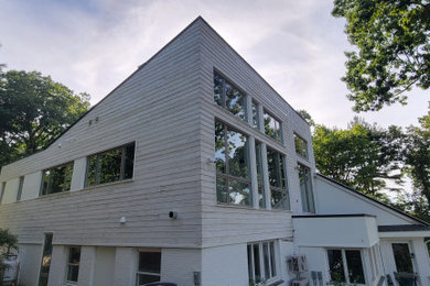 Inspiration for a modern home design remodel in New York