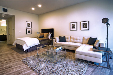 Minimalist living room photo in Los Angeles