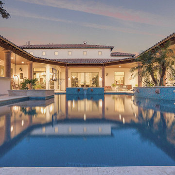 Pool Paradise - Chic Elegance