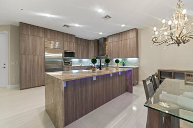 Kitchen photo in Miami