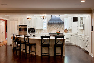 Example of a classic kitchen design in Milwaukee