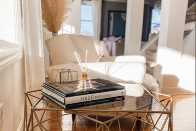 Inspiration for a cottage living room remodel in Toronto