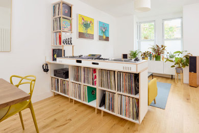 Inspiration for a modern living room in London.
