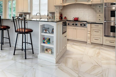 Kitchen - traditional kitchen idea in Atlanta