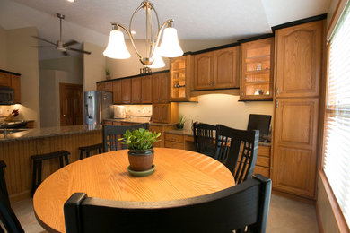 Kitchen - traditional kitchen idea in Cincinnati