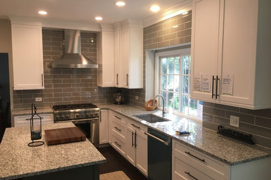 Transitional kitchen photo in Chicago