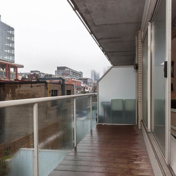 Luxurious Designer Loft In Central King West Location