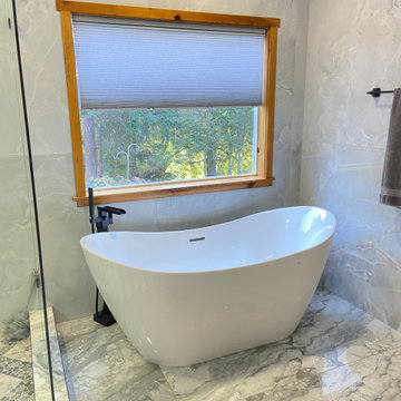 Mid Century Modern Cozy Bathroom
