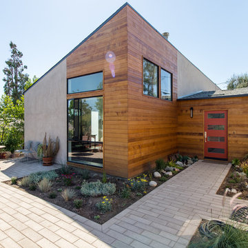 cedar and smooth stucco at front entry and approach