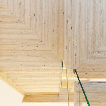 Консольная лестница из БауБухе со стеклянным ограждением