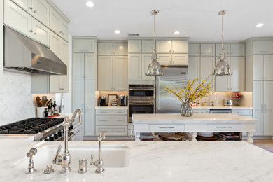 Transitional kitchen photo in Las Vegas