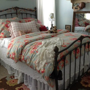 Inspiration for a shabby-chic style home design remodel in Austin