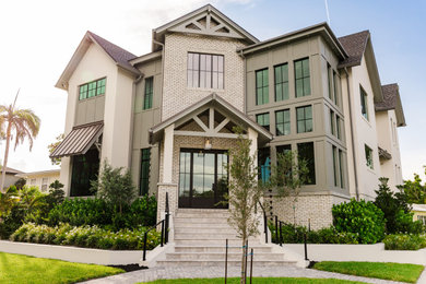 Example of an exterior home design in Tampa