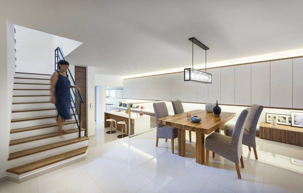 Moderno Sala da Pranzo by akiHAUS Design Studio