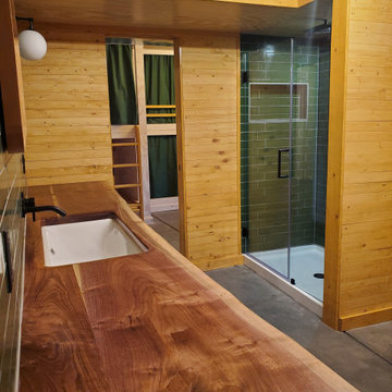 Lake Cabin Bathrrom
