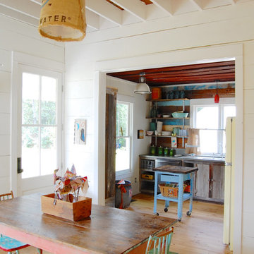 My Houzz: Colorful Vintage Finds fill a Chic Modern Farmhouse